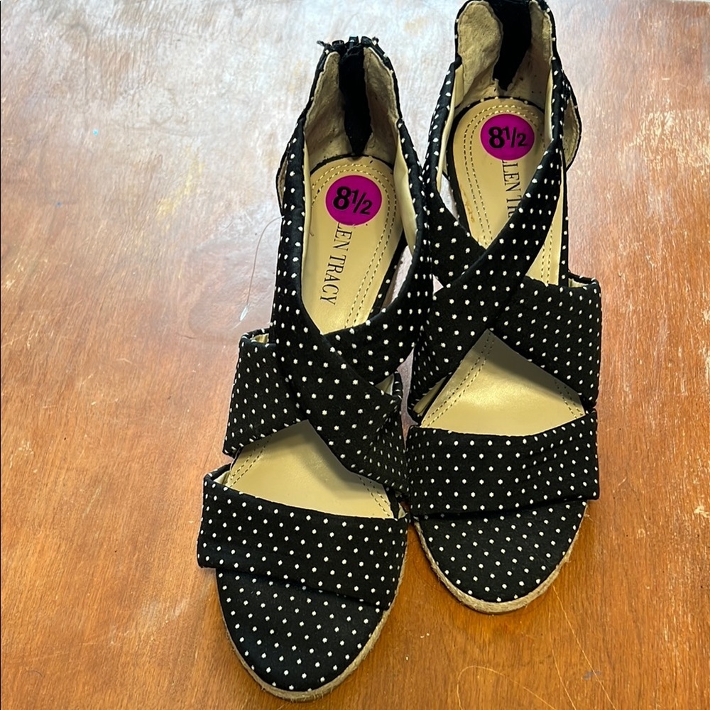 Ellen TracyBlack and White Cross-Strap Sandals NWT